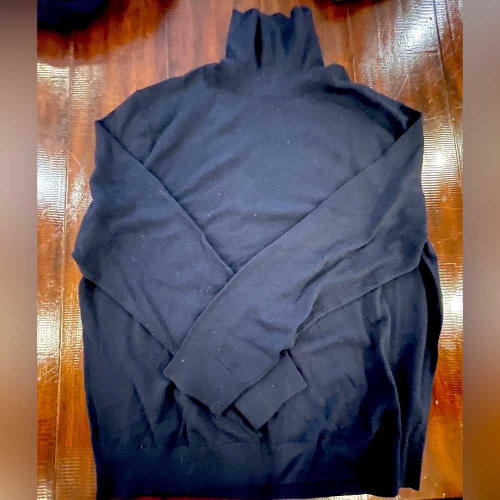 Banana Republic men’s turtleneck sweater
